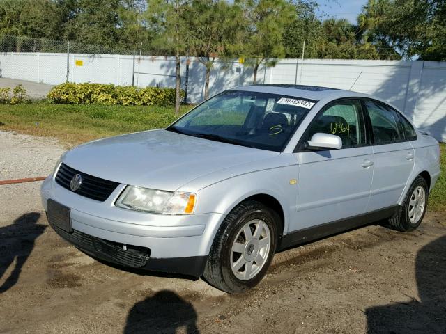 WVWMD63B6XE419313 - 1999 VOLKSWAGEN PASSAT GLS SILVER photo 2