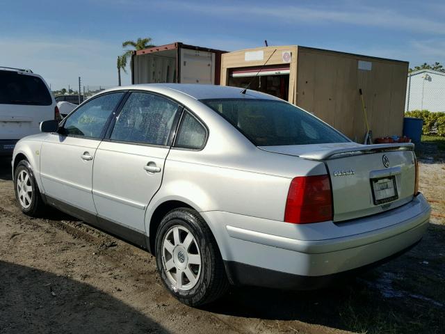 WVWMD63B6XE419313 - 1999 VOLKSWAGEN PASSAT GLS SILVER photo 3