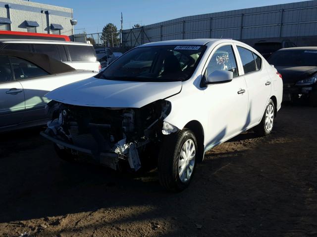 3N1CN7AP5HL885199 - 2017 NISSAN VERSA S WHITE photo 2