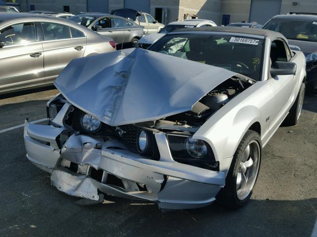 1ZVHT85H165204676 - 2006 FORD MUSTANG GT SILVER photo 2