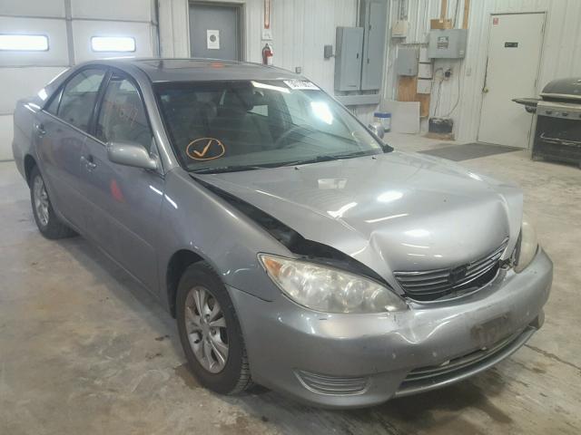 4T1BE32K15U629305 - 2005 TOYOTA CAMRY LE ვერცხლისფერი ფოტო 1