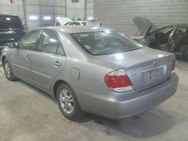 4T1BE32K15U629305 - 2005 TOYOTA CAMRY LE ვერცხლისფერი ფოტო 3