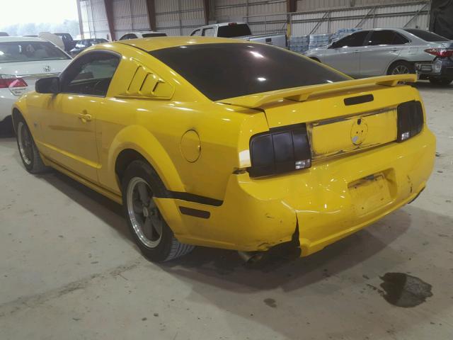 1ZVHT82H655210007 - 2005 FORD MUSTANG GT YELLOW photo 3