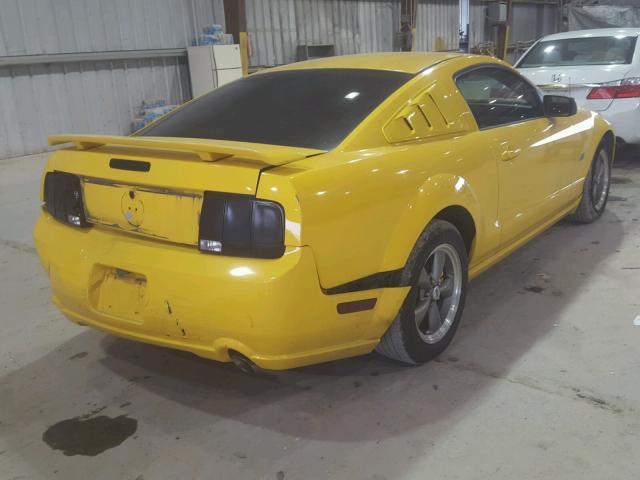 1ZVHT82H655210007 - 2005 FORD MUSTANG GT YELLOW photo 4