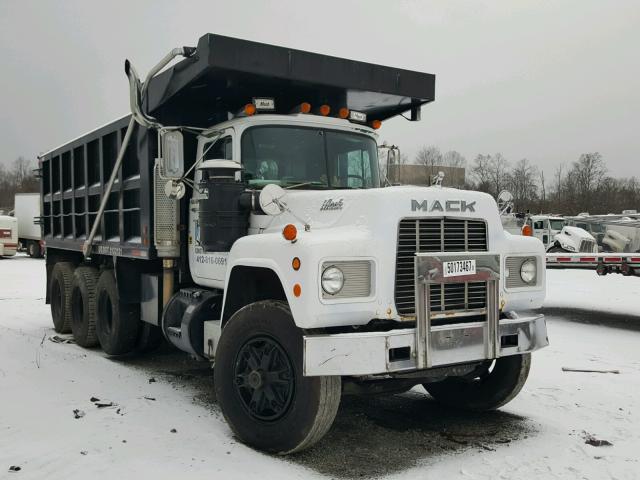 1M2P138C3HA015797 - 1987 MACK 600 RD600 WHITE photo 1