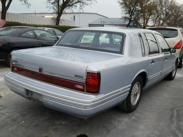 1LNLM81W6PY737066 - 1993 LINCOLN TOWN CAR E SILVER photo 4