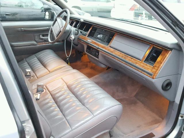 1LNLM81W6PY737066 - 1993 LINCOLN TOWN CAR E SILVER photo 5