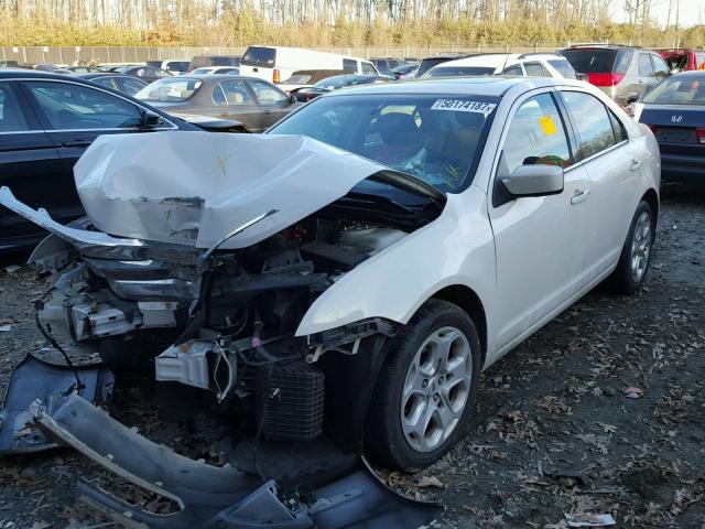 3FAHP0HA0BR166975 - 2011 FORD FUSION SE WHITE photo 2