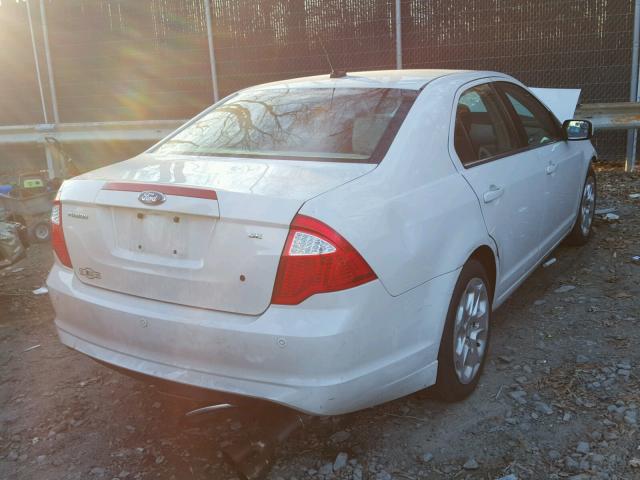 3FAHP0HA0BR166975 - 2011 FORD FUSION SE WHITE photo 4