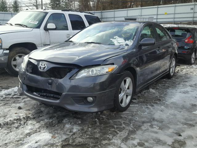 4T1BF3EKXAU026405 - 2010 TOYOTA CAMRY BASE GRAY photo 2