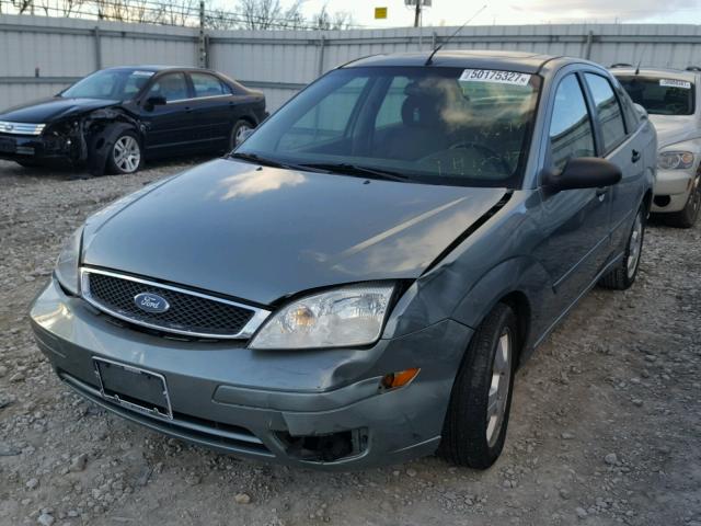 1FAFP34N75W232358 - 2005 FORD FOCUS ZX4 GREEN photo 2