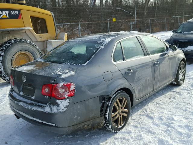 3VWSF71K95M620816 - 2005 VOLKSWAGEN NEW JETTA GRAY photo 4