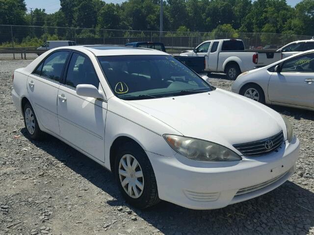 4T1BE30K85U021171 - 2005 TOYOTA CAMRY LE WHITE photo 1