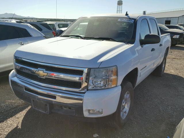 3GCPCSE08BG223587 - 2011 CHEVROLET SILVERADO WHITE photo 2