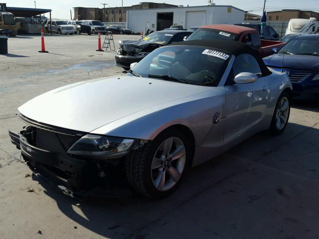 4USBU33577LW73375 - 2007 BMW Z4 3.0 SILVER photo 2