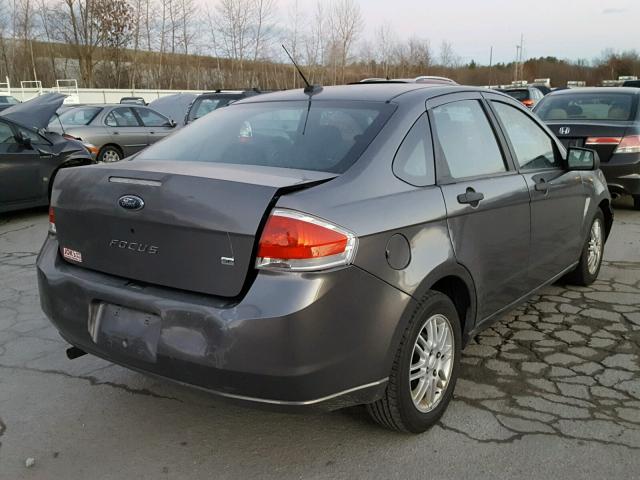 1FAHP35N49W161746 - 2009 FORD FOCUS SE GRAY photo 4