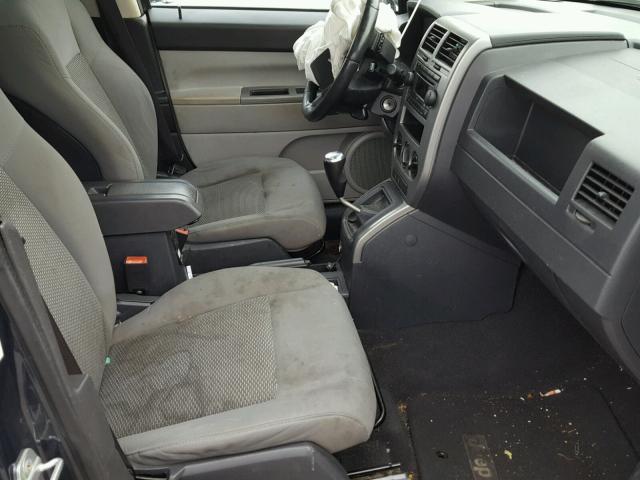 1J8FT47W57D294798 - 2007 JEEP COMPASS GRAY photo 5