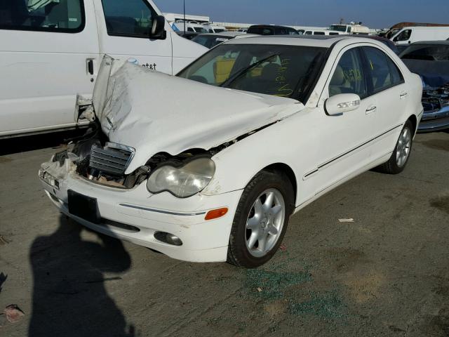 WDBRF61J82F163073 - 2002 MERCEDES-BENZ C 240 WHITE photo 2