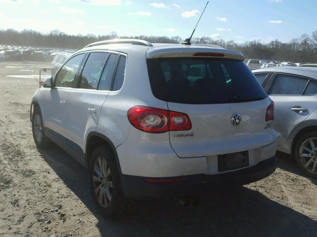 WVGBV95N69W000433 - 2009 VOLKSWAGEN TIGUAN SE WHITE photo 3