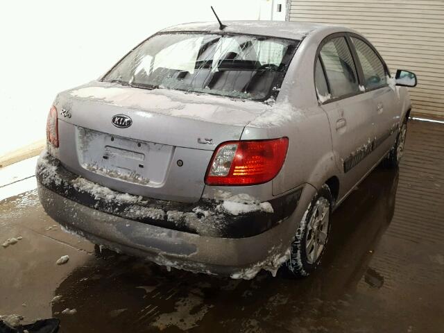 KNADE123176199418 - 2007 KIA RIO BASE SILVER photo 4