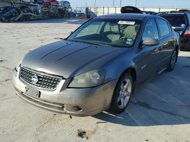 1N4BL11D35N499240 - 2005 NISSAN ALTIMA SE GRAY photo 2