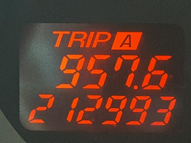 JM1BK143641182610 - 2004 MAZDA 3 HATCHBAC SILVER photo 8