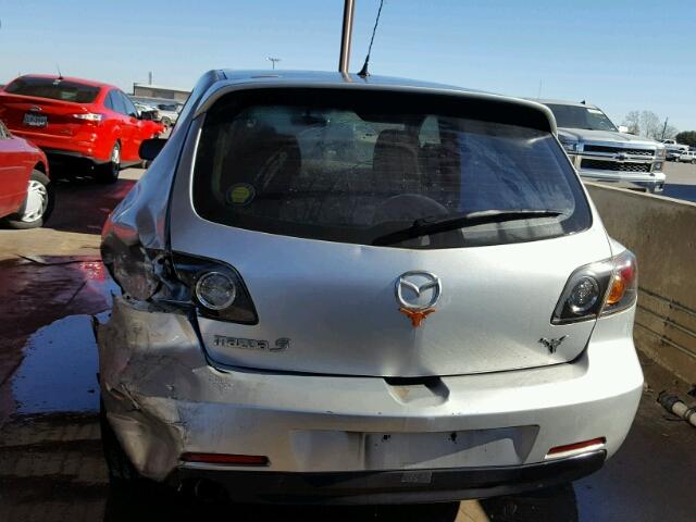 JM1BK143641182610 - 2004 MAZDA 3 HATCHBAC SILVER photo 9