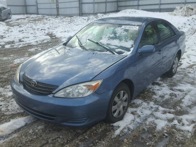 4T1BE32K03U737475 - 2003 TOYOTA CAMRY LE BLUE photo 2