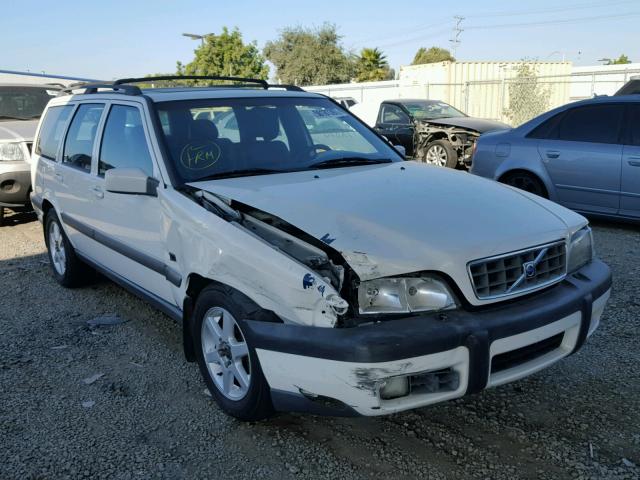 YV1LZ56D8X2571531 - 1999 VOLVO V70 XC WHITE photo 1