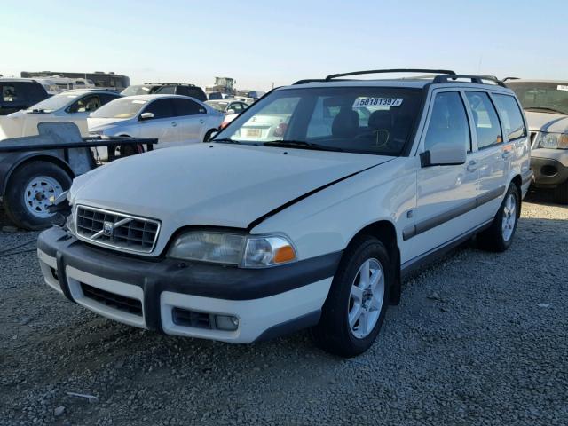 YV1LZ56D8X2571531 - 1999 VOLVO V70 XC WHITE photo 2