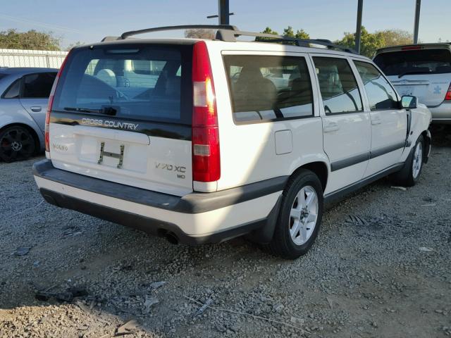 YV1LZ56D8X2571531 - 1999 VOLVO V70 XC WHITE photo 4