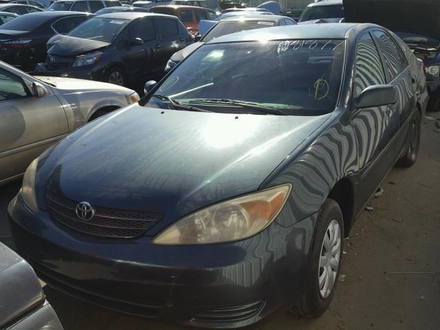 4T1BE30K02U508974 - 2002 TOYOTA CAMRY LE GREEN photo 2