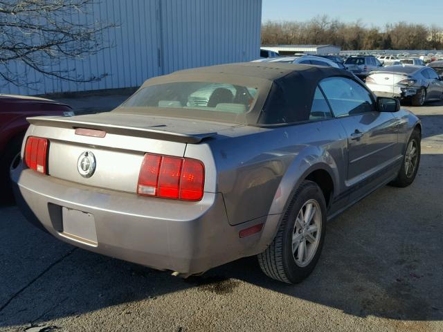 1ZVFT84NX75353815 - 2007 FORD MUSTANG GRAY photo 4