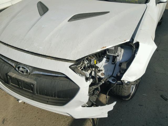 KMHHU6KJ7GU132655 - 2016 HYUNDAI GENESIS CO WHITE photo 9