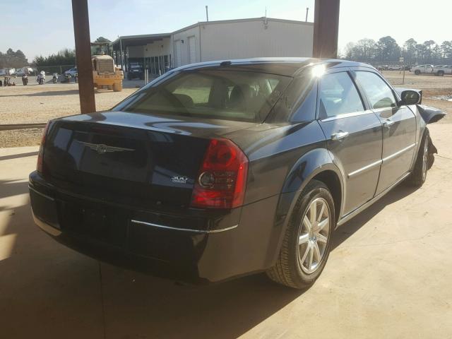 2C3CA5CV3AH283946 - 2010 CHRYSLER 300 TOURIN BLACK photo 4