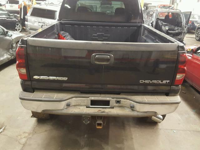 1GCHK23U94F180346 - 2004 CHEVROLET SILVERADO BLACK photo 9