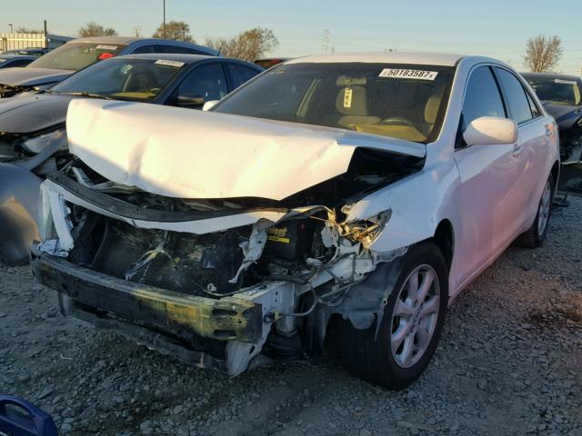 4T1BF3EK1AU565852 - 2010 TOYOTA CAMRY BASE WHITE photo 2