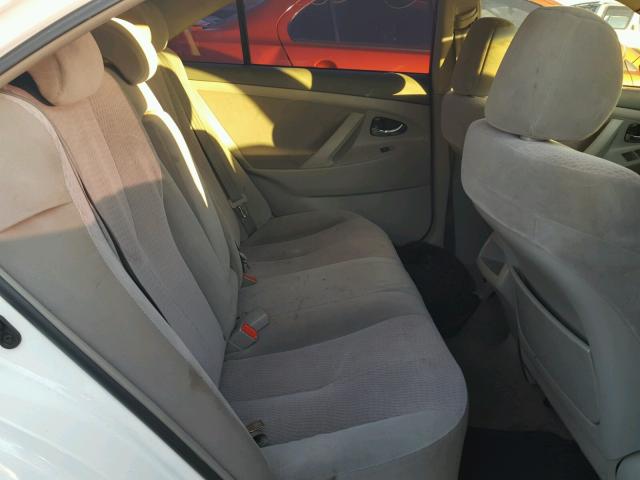 4T1BF3EK1AU565852 - 2010 TOYOTA CAMRY BASE WHITE photo 6