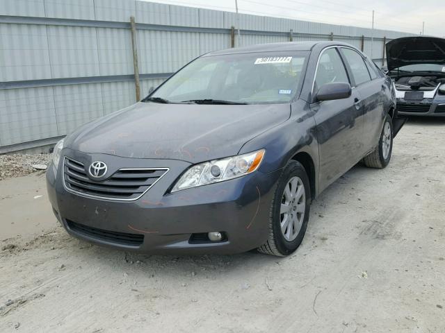 4T1BK46KX8U070480 - 2008 TOYOTA CAMRY LE ნაცრისფერი ფოტო 2