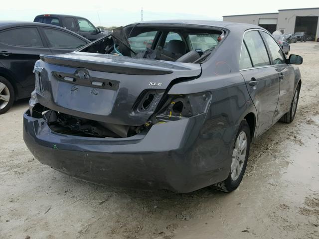 4T1BK46KX8U070480 - 2008 TOYOTA CAMRY LE ნაცრისფერი ფოტო 4