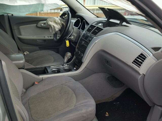 1GNKVGED2BJ396239 - 2011 CHEVROLET TRAVERSE L SILVER photo 5