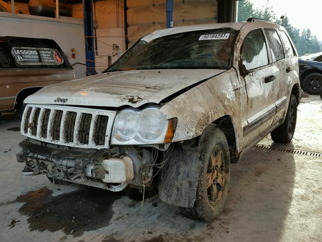 1J4GR48K85C568045 - 2005 JEEP GRAND CHER WHITE photo 2