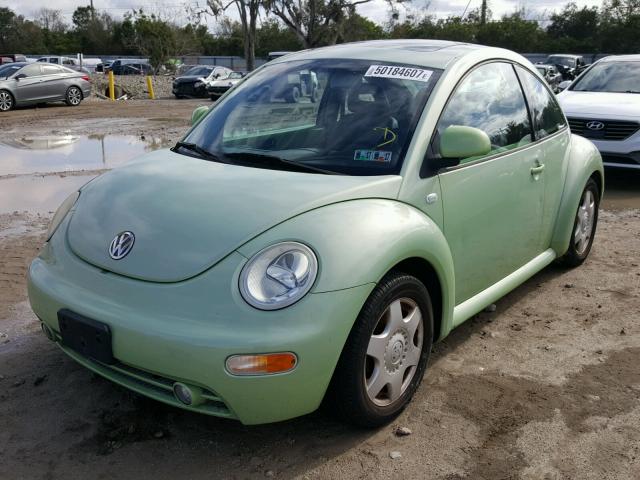 3VWCC21C8YM413413 - 2000 VOLKSWAGEN NEW BEETLE GREEN photo 2