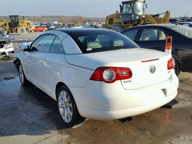 WVWBA7AH0BV001173 - 2011 VOLKSWAGEN EOS KOMFOR WHITE photo 3