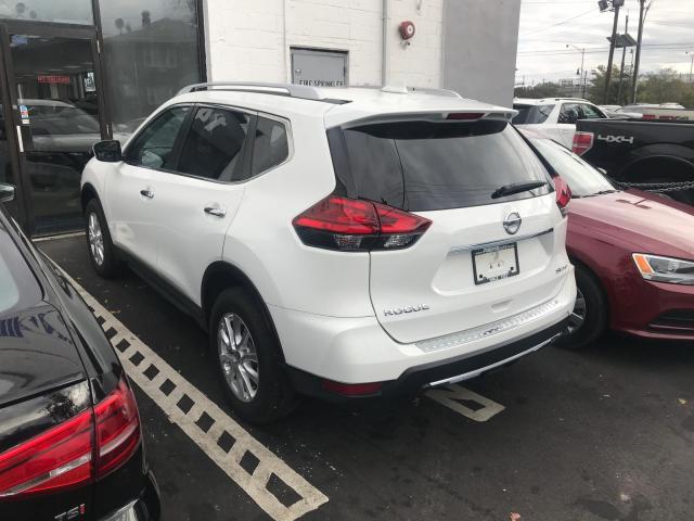 JN8AT2MV8HW007336 - 2017 NISSAN ROGUE S WHITE photo 4