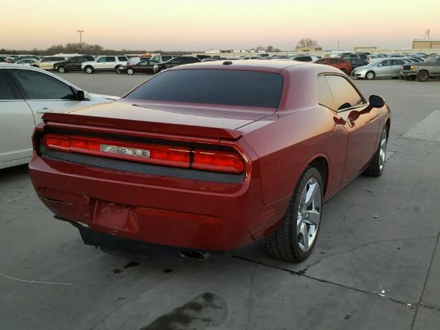 2B3LJ54T09H525680 - 2009 DODGE CHALLENGER RED photo 4