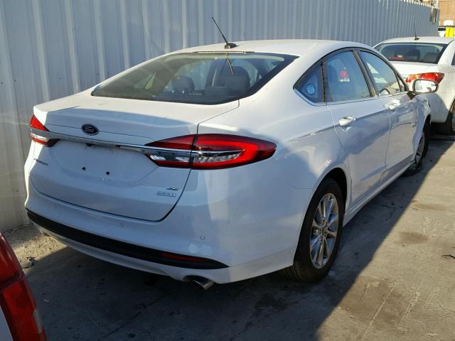 3FA6P0HD5HR367846 - 2017 FORD FUSION SE WHITE photo 4