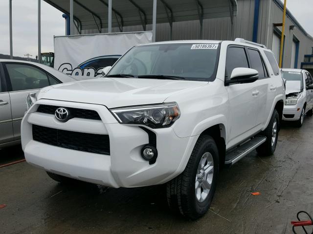 JTEBU5JR8H5464350 - 2017 TOYOTA 4RUNNER SR WHITE photo 2