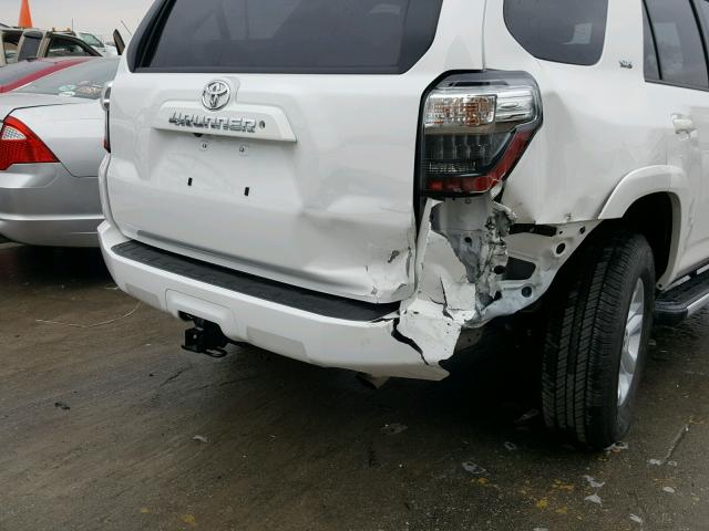 JTEBU5JR8H5464350 - 2017 TOYOTA 4RUNNER SR WHITE photo 9