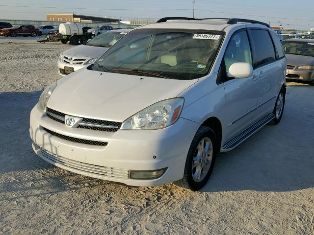 5TDZA22C04S159076 - 2004 TOYOTA SIENNA XLE WHITE photo 2